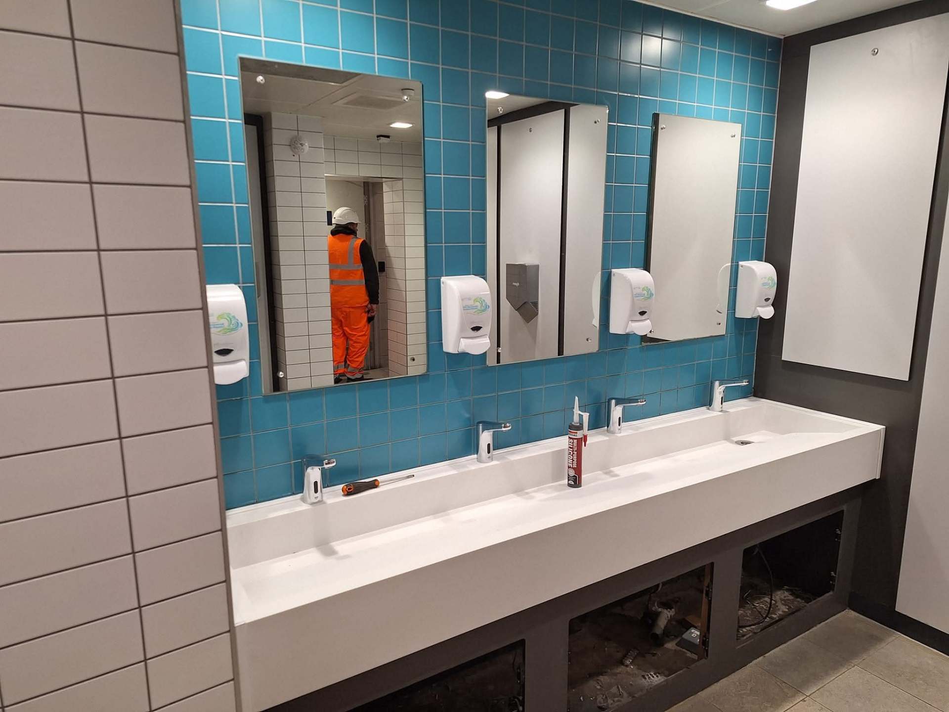 Hot water cylinder installation, alternate view